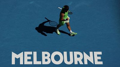 Alcaraz elimina a Moutet y avanza a octavos de final del Abierto de Australia