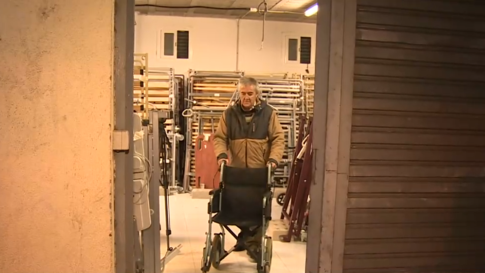 Préstamo solidario de sillas de ruedas, grúas y camas articuladas