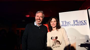 La presidenta de la Comunidad de Madrid, Isabel D�az Ayuso, y el candidato a la reelecci�n en Arag�n, Jorge Azc�n, en un encuentro con j�venes en una discoteca en Zaragoza.