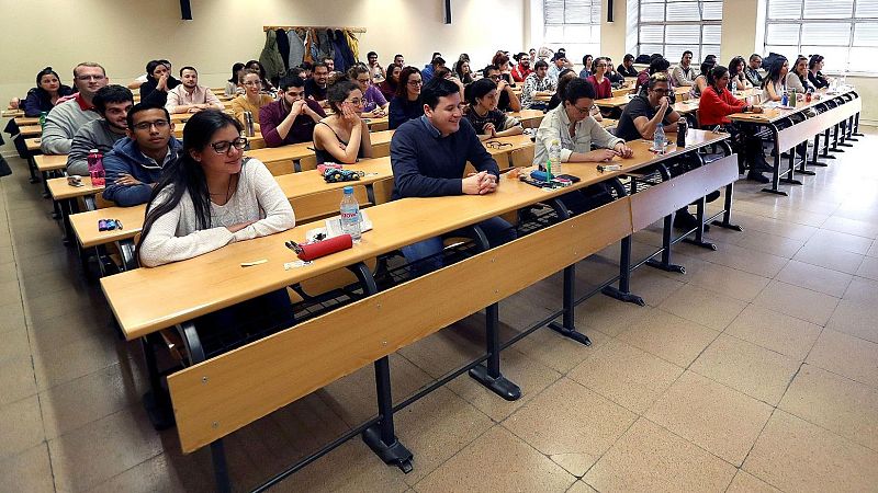 Nervis i expectaci� entre els m�s de 4.000 aspirants catalans que fan avui el MIR