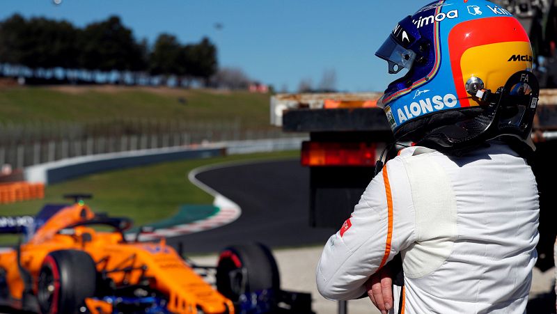 El McLaren deja tirado a Alonso en los entrenamientos de Montmeló
