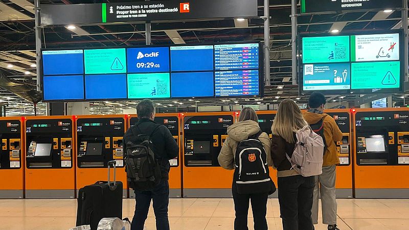 Frustración e indignación en un domingo sin Rodalies en Cataluña: "Parece tercermundista"