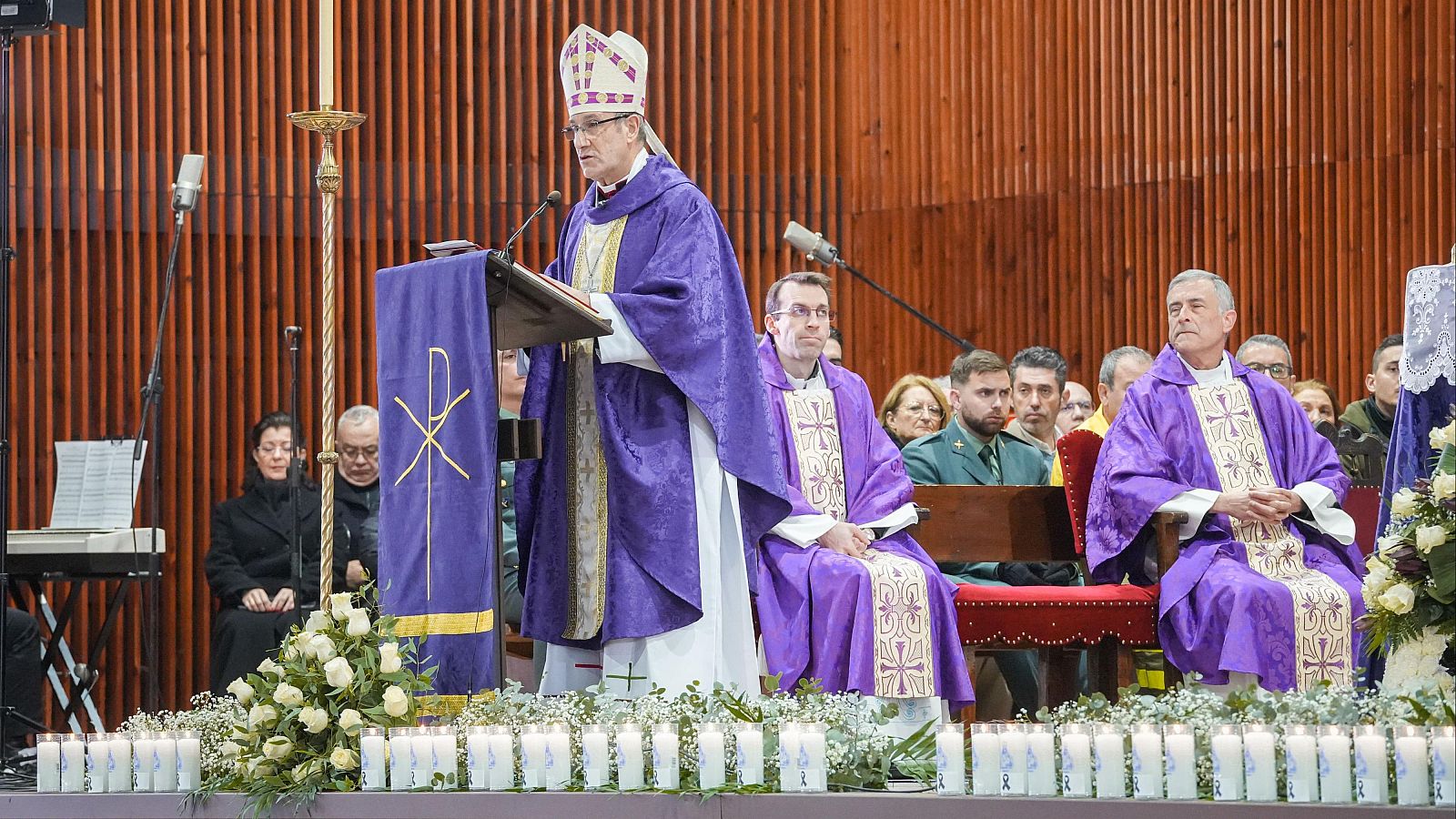 Adamuz recuerda a las víctimas con una misa funeral - Fin de semana 24h | Ver