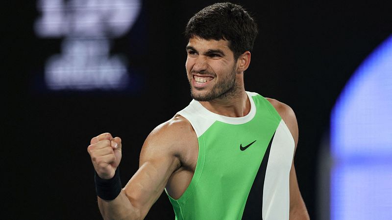 Carlos Alcaraz somete a De Miñaur en cuartos y se verá con Zverev en el camino a su primer Open de Australia