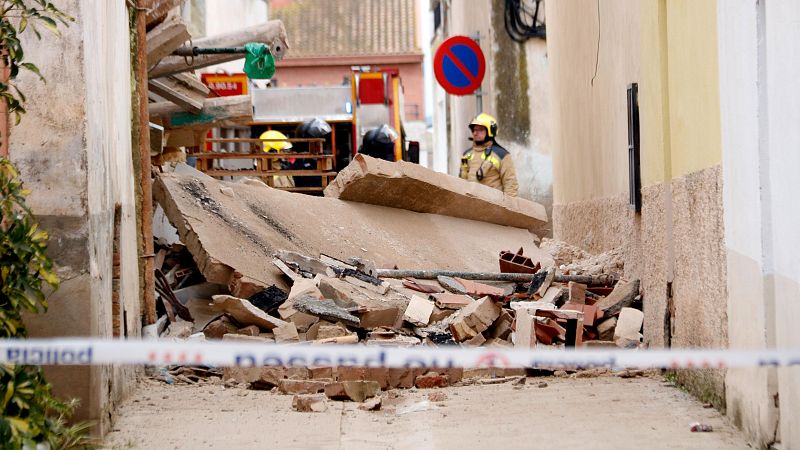 Dos ferits greus i dos lleus en l'esfondrament d'una casa a Vilanova de Bellpuig