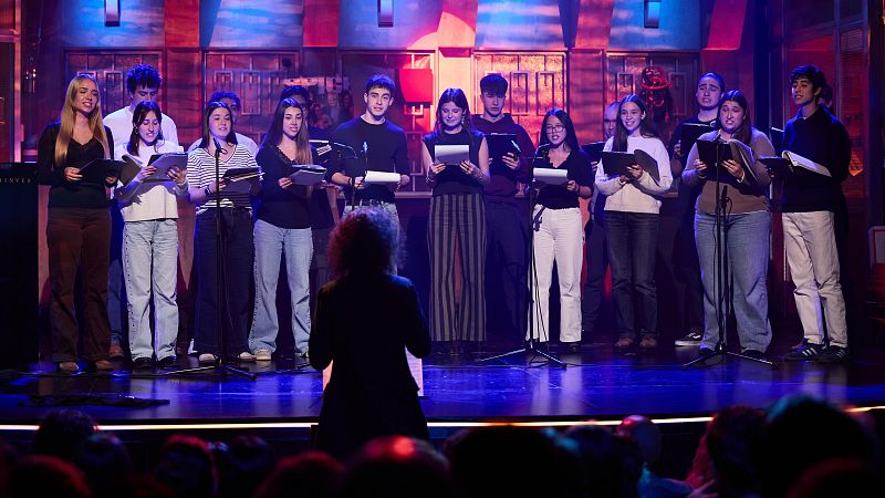 Letra y origen de “Aitormena”, himno de la música en euskera que canta el coro de 'Los domingos' en 'La Revuelta'