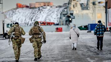 Soldados en el puerto de Nuuk, Groenlandia