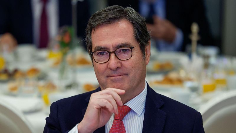 La patronal califica de "trilera" la propuesta fiscal del Gobierno para el salario mínimo: "No compensa los costes"