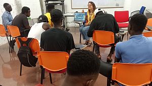 Taller de Cruz Roja en Zaragoza con inmigrantes