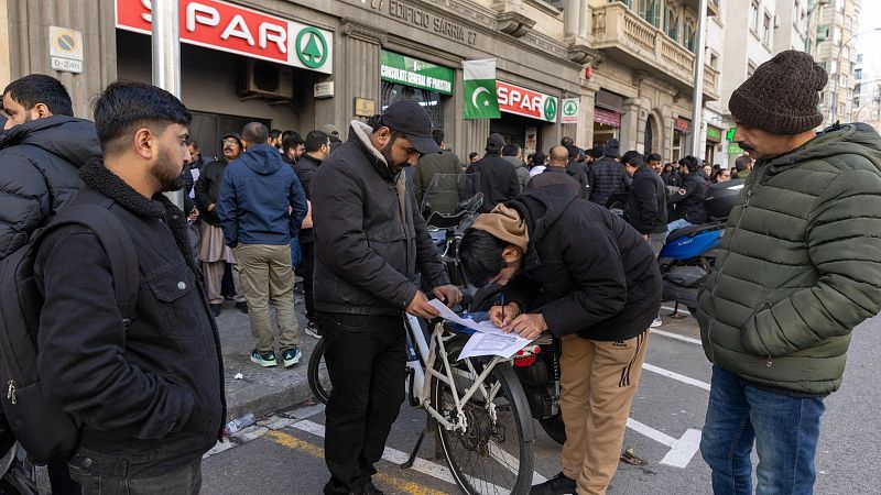 Cues als consolats pels dubtes sobre la regularitzaci� d'estrangers