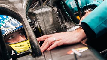 Fernando Alonso en su primer d�a con el AMR26