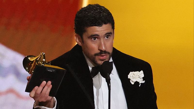 Bad Bunny hace historia en los Grammy y ataca las políticas de Trump: "Antes de dar gracias a Dios, fuera ICE"