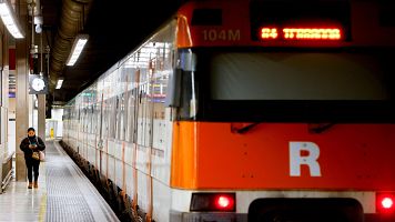Retrasos de trenes y servicios alternativos de autob�s en otro lunes sin normalidad en el servicio de Rodalies