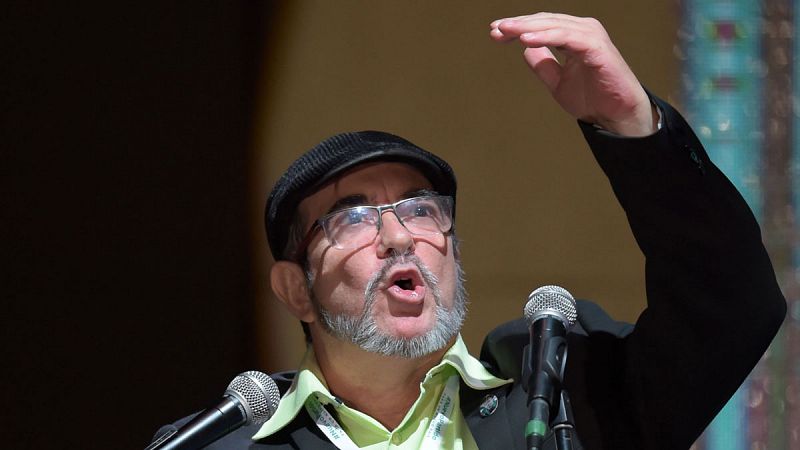 El líder de las FARC renuncia a la candidatura presidencial por problemas de salud