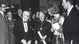 Carmen Conde tras la lectura de su discurso de ingreso en la Real Academia Espa�ola en 1979