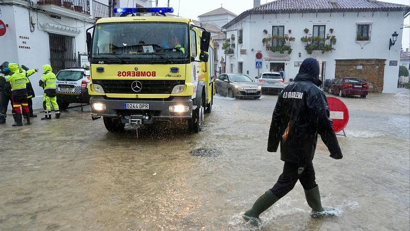 Temporal en Andaluc�a: miles de personas evacuadas de sus hogares ante el riesgo de inundaciones.