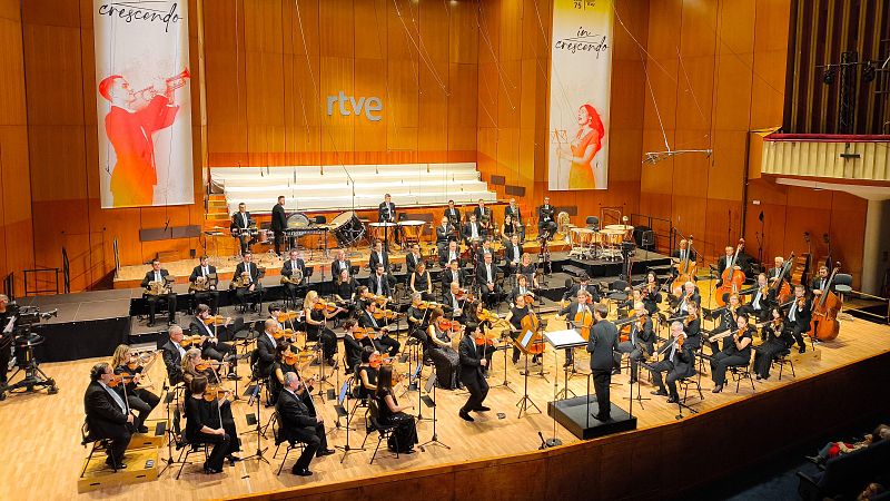 Christoph König dirige un concierto que explora los vínculos ocultos entre tres grandes compositores