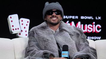 Bad Bunny durante un concierto de su gira mundial 'DeB� TiRAR M�S FOToS World' en Rep�blica Dominicana