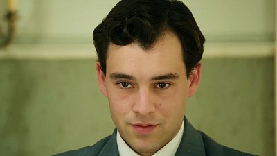 La Promesa: Curro y �ngela hacen p�blico su compromiso