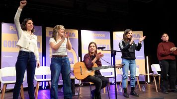 La candidata de Podemos a las elecciones aragonesas, Mar�a Goikoetxea (2i), junto a la secretaria general del partido, Ione Belarra (2d), y la eurodiputada Irene Montero (i)