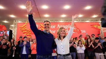 El presidente del Gobierno, Pedro S�nchez, asiste al acto de cierre de campa�a de la candidata del PSOE a la Presidencia de Arag�n, Pilar Alegr�a, celebrado en Zaragoza este viernes.