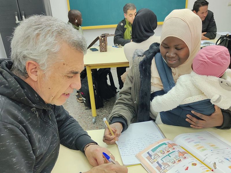 '�Hablamos?': la iniciativa que ense�a castellano a 250 migrantes en Albacete