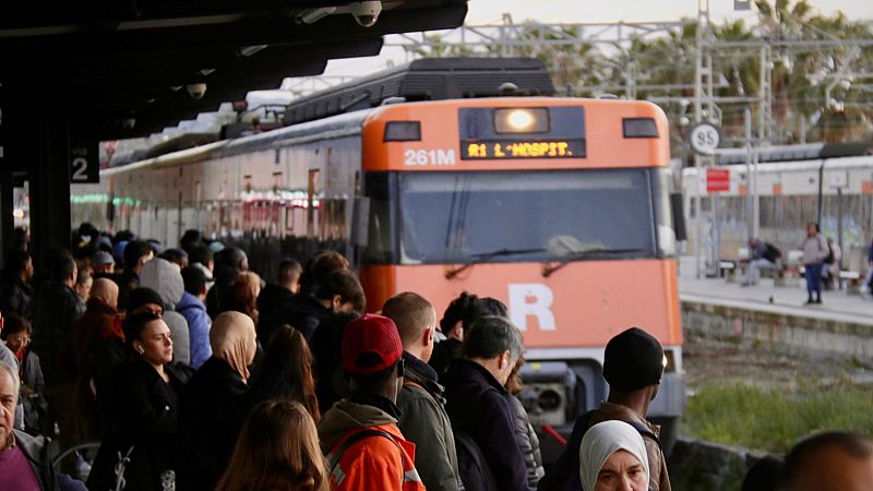 L'endem� de la vaga es mant� el caos i la desconfian�a a Rodalies