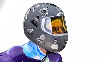 Heraskevych lleva un casco homenaje a v�ctimas ucraniana de la guerra con Rusia