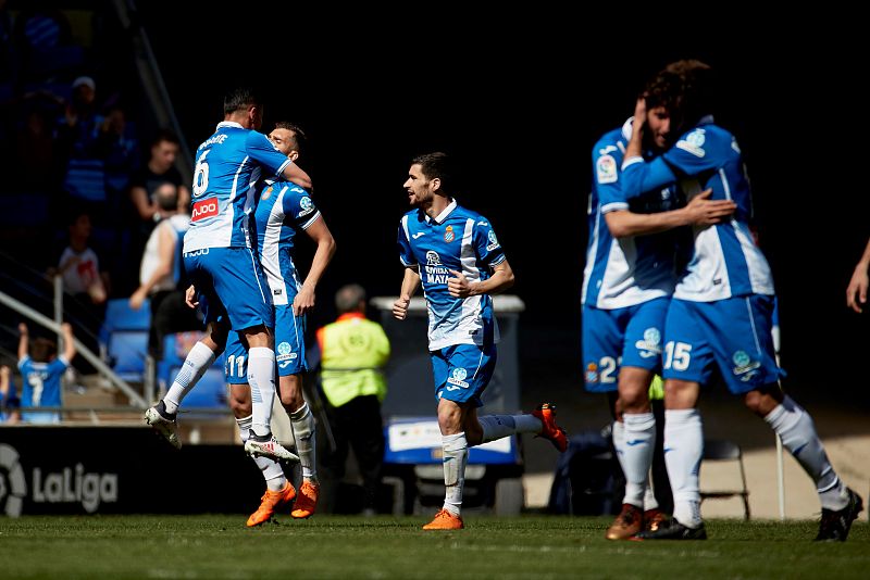 El Espanyol presume de pegada y remonta contra la Real Sociedad