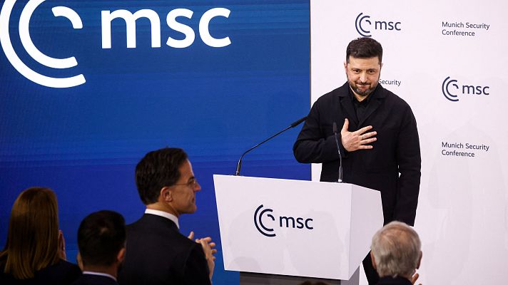 Destrozos originados por un ataque ruso en Odesa en el al memos una persora result� muerta y seis heridas, la noche pasada