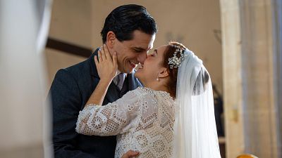 Toño y Enora se dan el "sí quiero" en la boda más humilde de 'La Promesa'