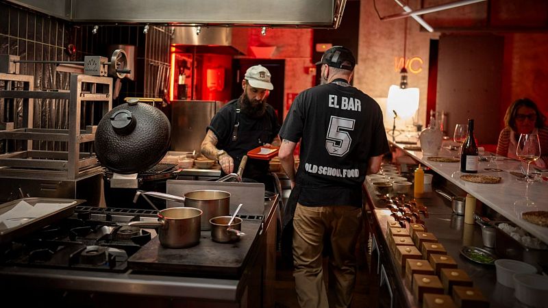 Carlos L�pez y Jara Jim�nez llevan el Bar Old School Food, en M�rida