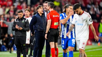 Almeyda, en su expulsi�n en el Sevilla-Alav�s