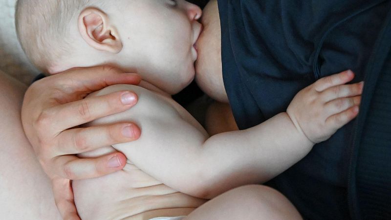 Sanidad inicia los tr�mites para regular la publicidad de la leche de f�rmula y proteger la lactancia materna