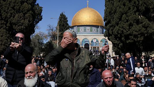 Musulmanes palestinos rezan en la Explanada de las Mezquitas de Jerusal�n