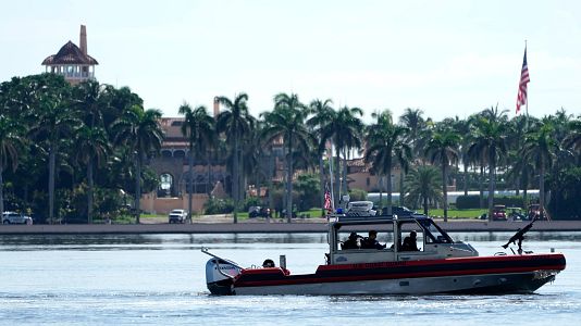 Patrulla policial cerca de Mar-a-Lago