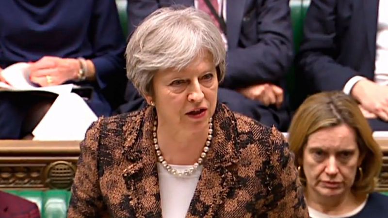 Theresa May señala a Rusia por el envenenamiento del exespía y exige explicaciones antes del miércoles
