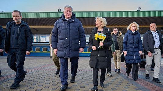 Von der Leyen llega a Kiev en el cuarto aniversario de la guerra