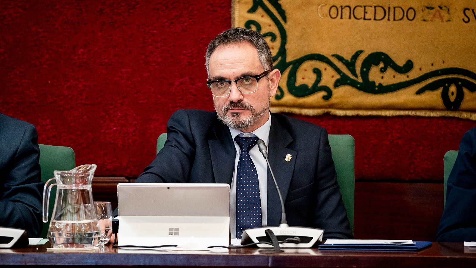 El alcalde de Móstoles rechaza la denuncia por acoso y acusa a la oposición de difundir "bulos" tras pedir su dimisión | Ver