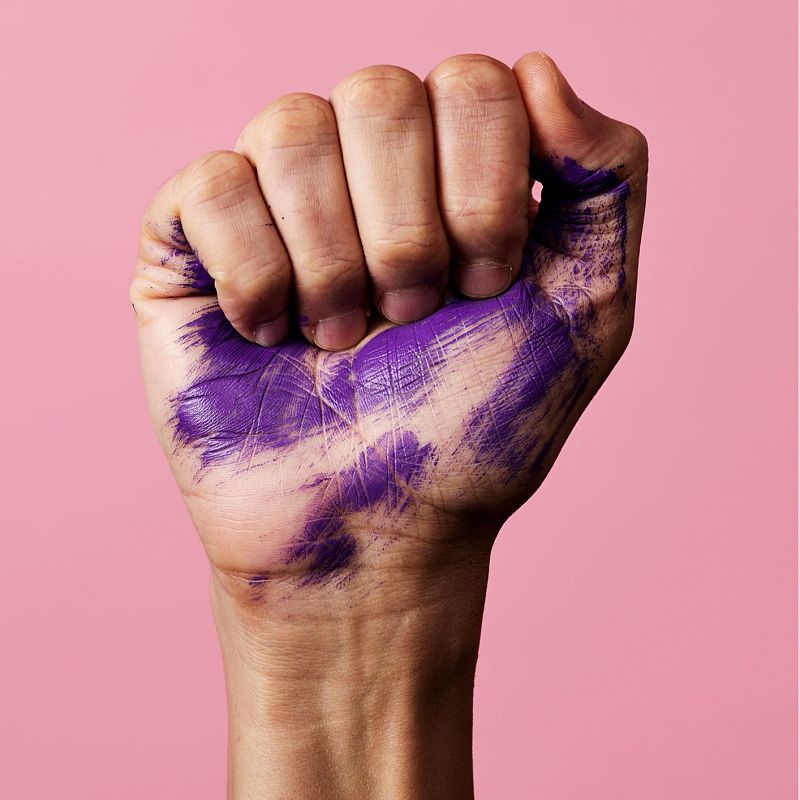 Casi la mitad de los jóvenes españoles considera el feminismo como una herramienta de manipulación política