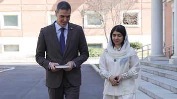 El presidente del Gobierno, Pedro S�nchez, mantiene un encuentro con la Premio Nobel de la Paz Malala Yousafzai, en el Complejo de la Moncloa