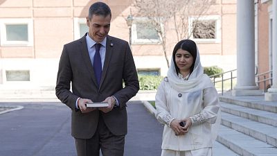 S�nchez recibe a Malala, Premio Nobel de la Paz, y le agradece su activismo por los derechos de mujeres y ni�as