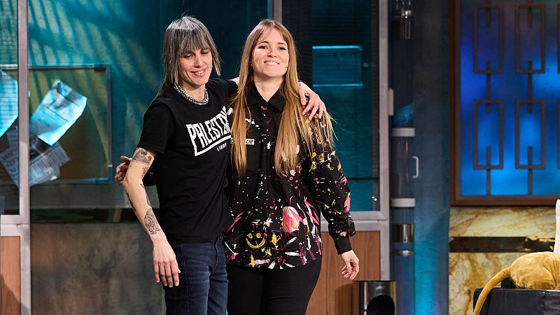 Rock duro y reivindicaciones sobre maternidad, Palestina y Galicia: así ha sido el paso de Bala por 'La Revuelta'