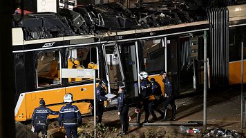 Un muerto y decenas de heridos en el descarrilamiento de un tranv�a en el centro de Mil�n