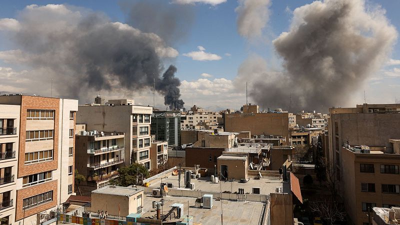 Israel lanza nuevos ataques sobre edificios civiles de Teherán y avanza en la demolición del régimen de los ayatolás
