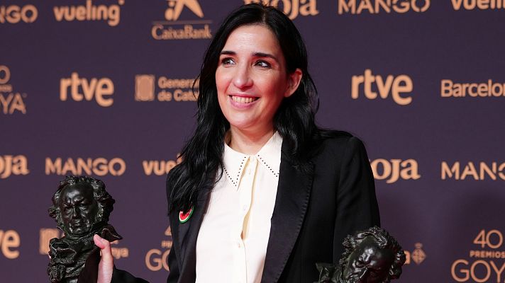 Director and writer Alauda Ruiz de Azua, winner of the best original screenplay and director awards for 'Sundays', poses for photographers at the winners photo call during the 40th Goya Awards ceremony on Saturday, Feb. 28, 2026, in Barcelona, Spain. (AP Photo/Joan Mateu Parra)