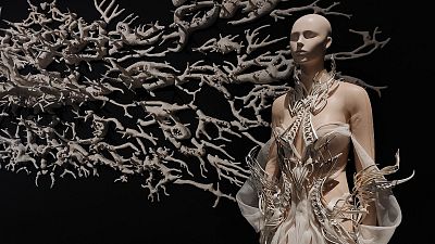 'Metr�polis' dedica un especial a la dise�adora Iris van Herpen: ?M�s all� de la moda?