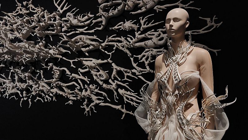 'Metrópolis' dedica un especial a la diseñadora Iris van Herpen: ‘Más allá de la moda’