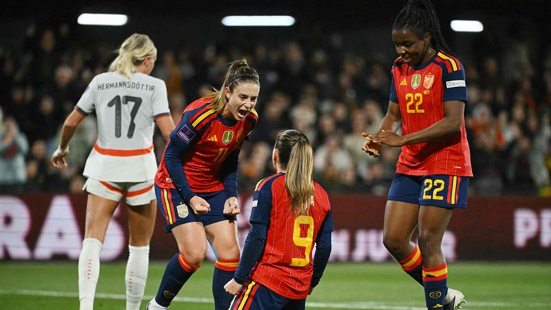 España aplasta a Islandia y pisa fuerte en su primer partido camino al Mundial 2027