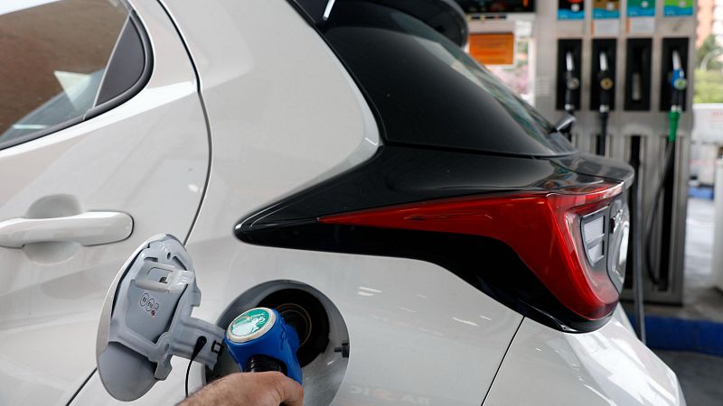 Cuándo se notará en el bolsillo el alza de precios del petróleo y el gas por el conflicto en Oriente Medio